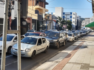 Notícia - Tarde de trânsito intenso na área central