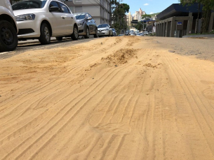 Notícia - Trânsito na Santo Antônio é interrompido para melhorias no asfalto