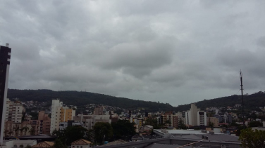 Notícia - Alerta de temporal para a tarde desta sexta-feira