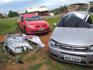 Notícia - Motorista perde o controle e capota em Içara