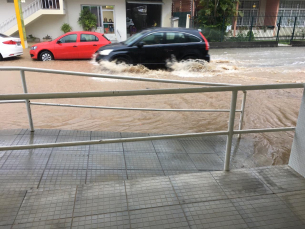 Notícia - A chuva forte voltou (VÍDEOS)