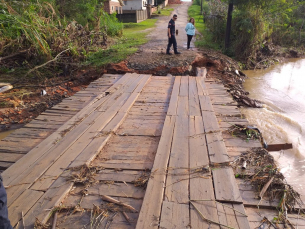 Notícia - Ponte danificada, oito famílias isoladas na Primeira Linha