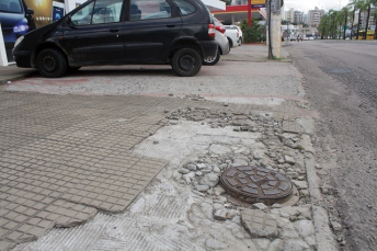 Notícia - Por determinação do MP, veículos não podem mais estacionar em calçadas