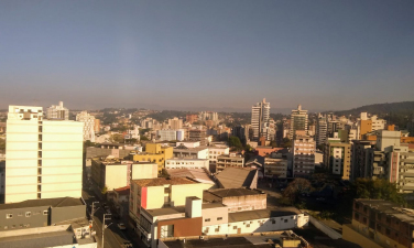 Notícia - Tempo segue firme e chuva só no dia 3