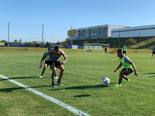 Notícia - Treino define Andrew na lateral direita para enfrentar o Coxa