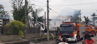 Notícia - Casa pega fogo no bairro Santa Augusta (VÍDEO)