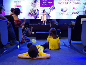 Notícia - Terceira noite de muito talento no Festival Uma Canção para Criciúma