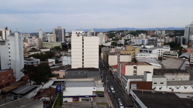 Notícia - Nuvens dão lugar ao calor: terça-feira deve chegar aos 32°C