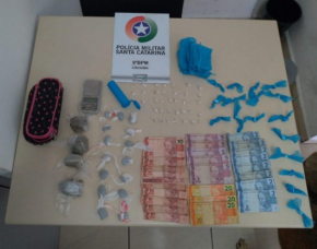 Notícia - Homem é preso com cocaína, maconha e crack