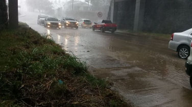 Notícia - Temporal deixa 4,4 mil unidades consumidoras sem luz em Criciúma