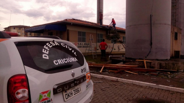 Notícia - No auge do temporal, mais de 5,5 mil casas ficaram sem luz em Criciúma