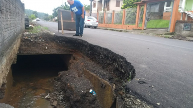 Notícia - Buraco em canal do São Sebastião preocupa comunidade