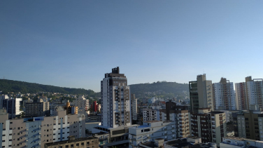 Notícia - Segunda-feira de tempo bom na região