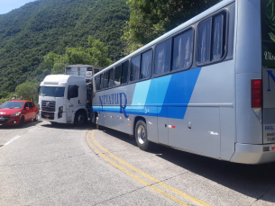 Notícia - Acidente envolve caminhão e ônibus na Serra do Rio do Rastro