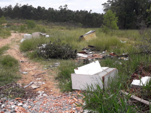 Notícia - O problema do abandono de lixo em terrenos vazios do Rincão