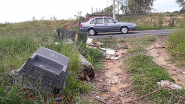 Notícia - Piora o acúmulo de lixo no acesso sul do Rincão 