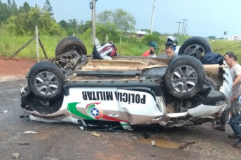 Notícia - Viatura da Polícia Militar capota na marginal da BR-101 (VÍDEO)