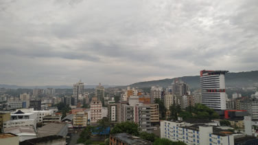 Notícia - Quinta-feira de chuva e calor no sul catarinense 