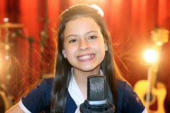 Notícia - Letícia Prudêncio, de Araranguá, encanta Carlinhos Brown no The Voice Kids