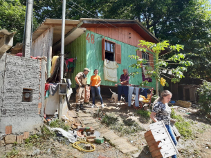 Notícia - 40 cachorros subnutridos e com indícios de maus tratos são recolhidos em residência no bairro Progresso 