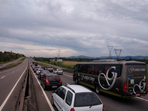 Notícia - BR-101 quase parada de Garopaba a Araranguá 