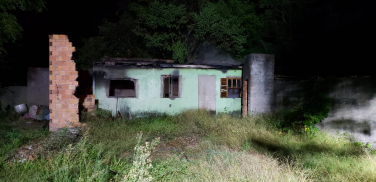 Notícia - Residência é tomada por chamas em Araranguá