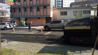 Notícia - Obras no trânsito: Centenário ficará em uma pista nesta quarta