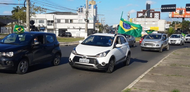 Notícia - Manifestantes organizam carreata a favor de Bolsonaro em Criciúma