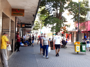 Notícia - Sábado teve bastante movimento no Centro de Criciúma