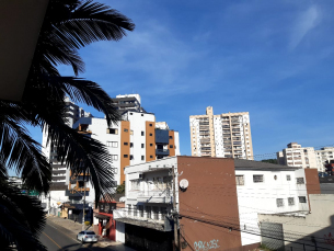 Notícia - Tempo permanece bom com céu azul em Criciúma