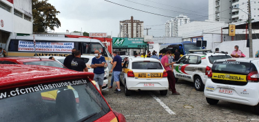 Notícia - Na capital, autoescolas protestam por reabertura do Detran (VÍDEO)