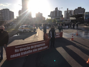 Notícia - Manifestantes deslocam-se da Rodoviária para o Terminal Central (VÍDEO)