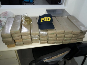 Notícia - PRF apreende 45 quilos de maconha em Tubarão