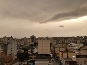 Notícia - Temporal que atingiu o Oeste chega com menos intensidade ao Sul (VÍDEOS)