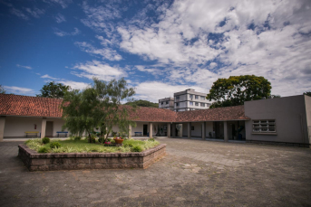 Notícia - Minidocumentário celebra os 80 anos da da escola Barão do Rio Branco (VÍDEO)