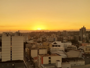 Notícia - Segunda-feira com manhã de agosto e tarde de dezembro 