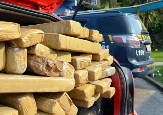 Notícia - Casal é preso com quase 50 quilos de maconha em Imbituba 