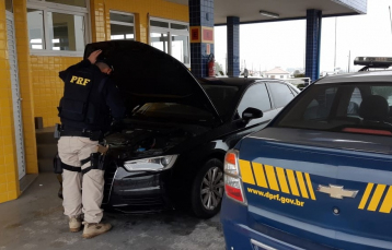 Notícia - Carro roubado no RS é recuperado em Araranguá 