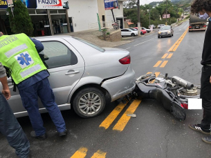 Notícia - Acidente entre carro e moto é registrado em Urussanga