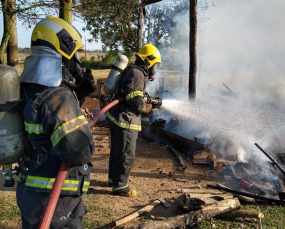 Notícia - Galpão é destruído pelo fogo em Forquilhinha