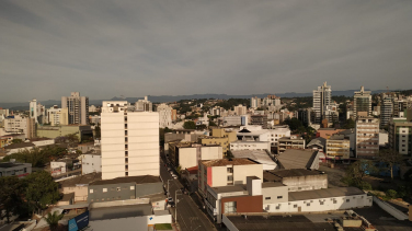 Notícia - Feriadão de sol, temperaturas amenas e possibilidade de chuva 