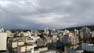 Notícia - Quarta-feira fria e chuvosa no sul catarinense 