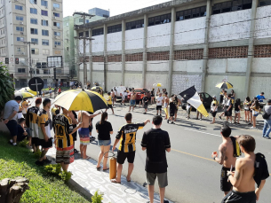 Notícia - Torcida do Tigre faz recepção para motivar jogadores (VÍDEOS)