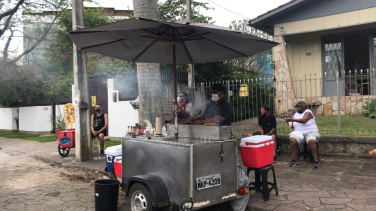 Notícia - Comerciantes aproveitam eleições para vender em frente aos locais de votação