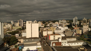 Notícia - Tempo bom mas com risco de chuva até o fim de semana 