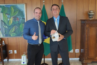 Notícia - Deputado criciumense com Bolsonaro