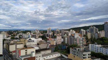 Notícia - Frente fria fará com que as temperaturas caiam nesta quarta-feira