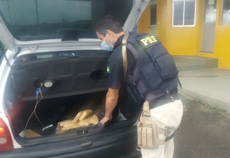 Notícia - Casal é preso com quase 30kg de maconha na BR-101 