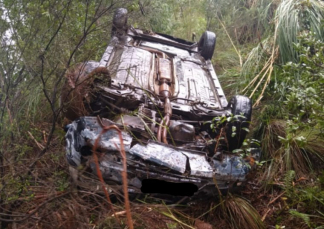 Notícia - Veículo capota após saída de pista na serra catarinense 