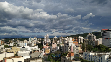 Notícia - Mais um dia de emoções climáticas: fortes ventos devem atingir a região